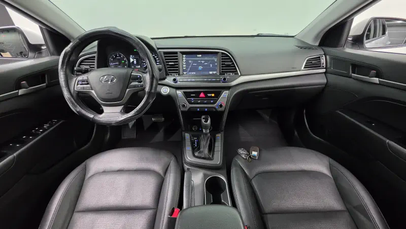 Hyundai AVANTE 2017 - фото 7