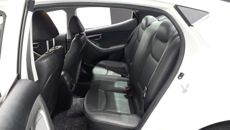 Hyundai AVANTE 2013 - фото 12