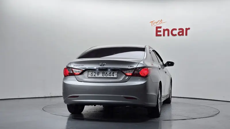 Hyundai Sonata 2010 - фото 4
