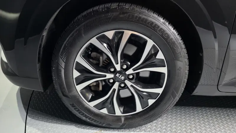 Kia Carnival 2021 - фото 5