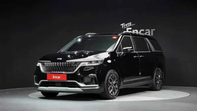 Kia Carnival 2021 - фото 1