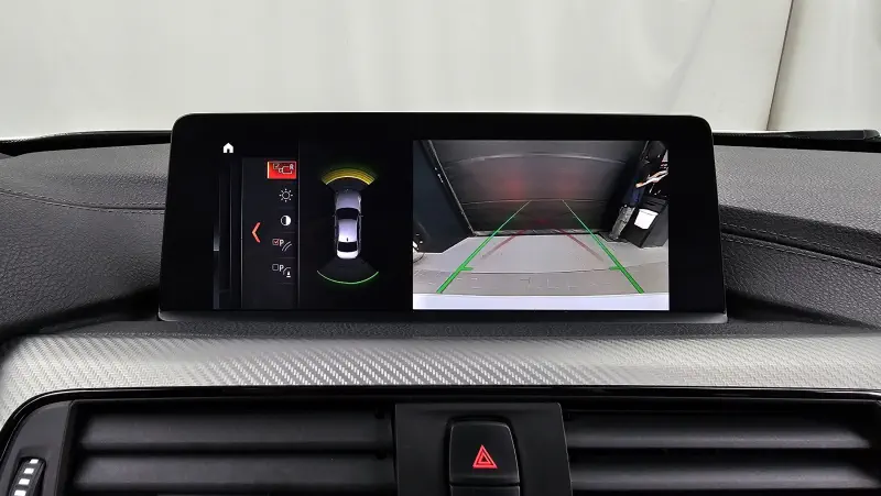 BMW 3-Series 2018 - фото 16