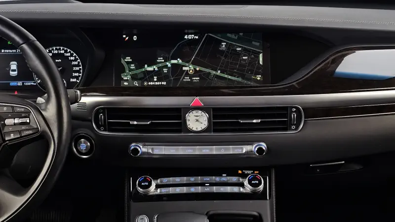 Genesis G90