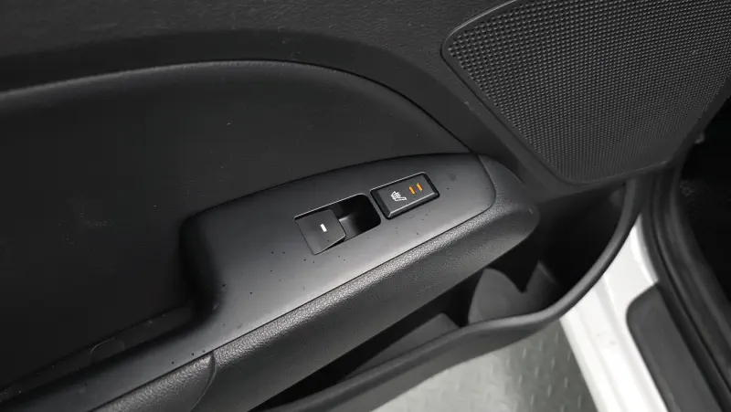 Hyundai AVANTE 2016 - фото 19