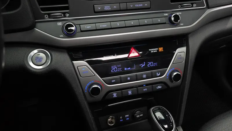 Hyundai AVANTE 2016 - фото 16