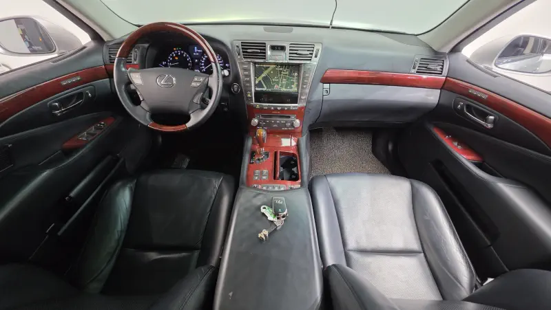 Lexus LS
