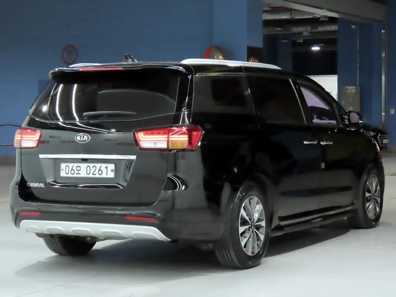 Kia Carnival