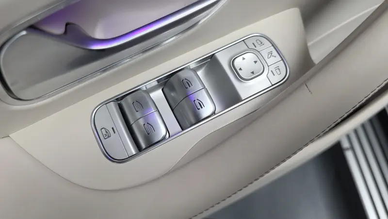 Mercedes-Benz GLS-Class 2023 - фото 38