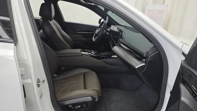 BMW 5-Series 2024 - фото 26