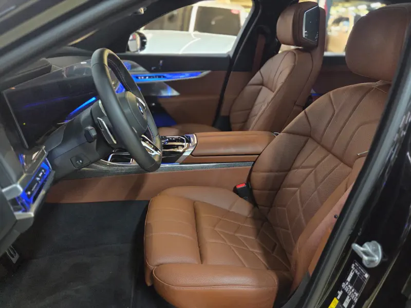 BMW i7