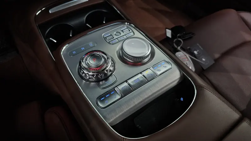 Genesis G90