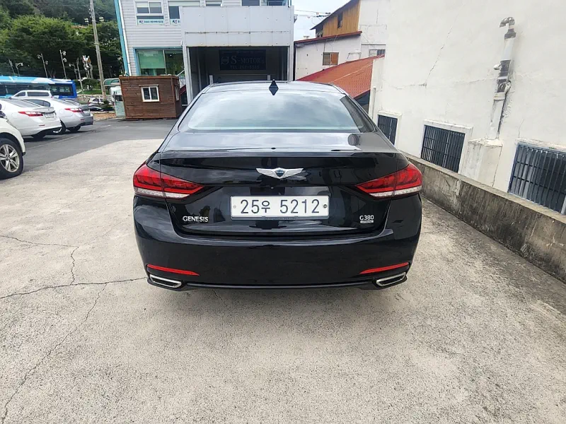 Hyundai Genesis