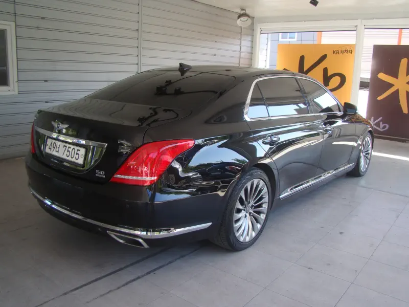 Genesis EQ900