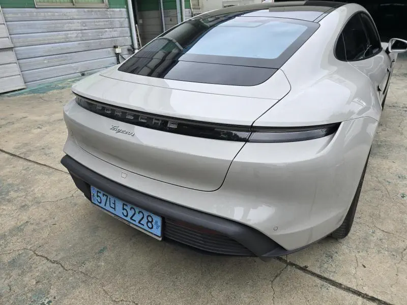 Porsche Taycan