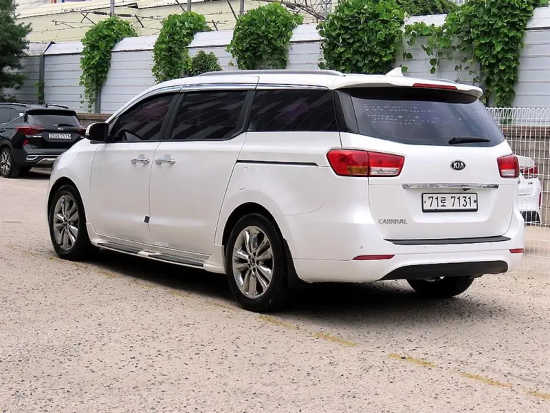 Kia Carnival