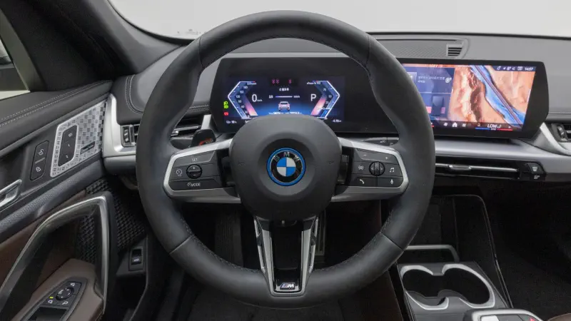BMW iX1