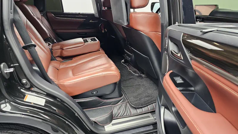 Lexus LX570
