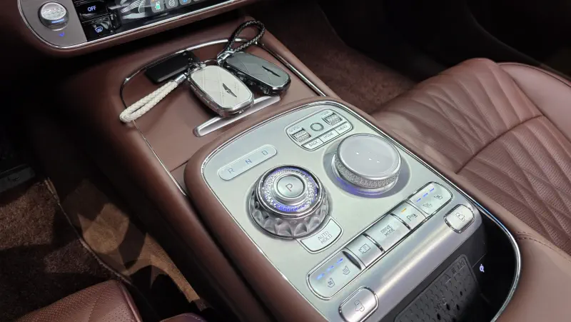 Genesis G90