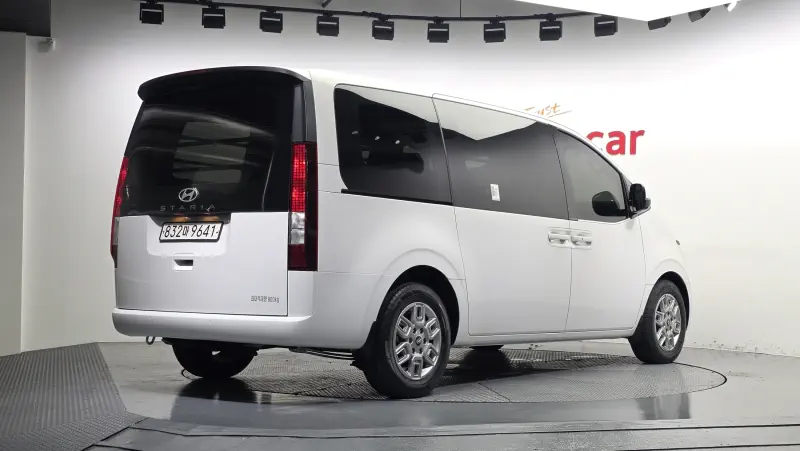 Hyundai Staria