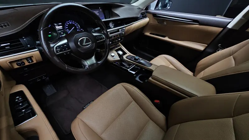 Lexus ES300h