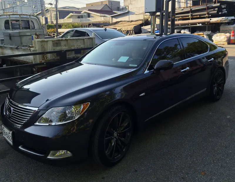 Lexus LS