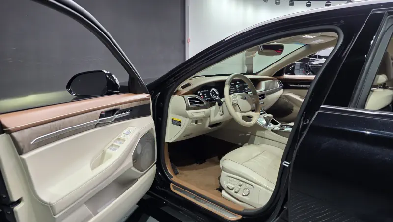 Genesis G90