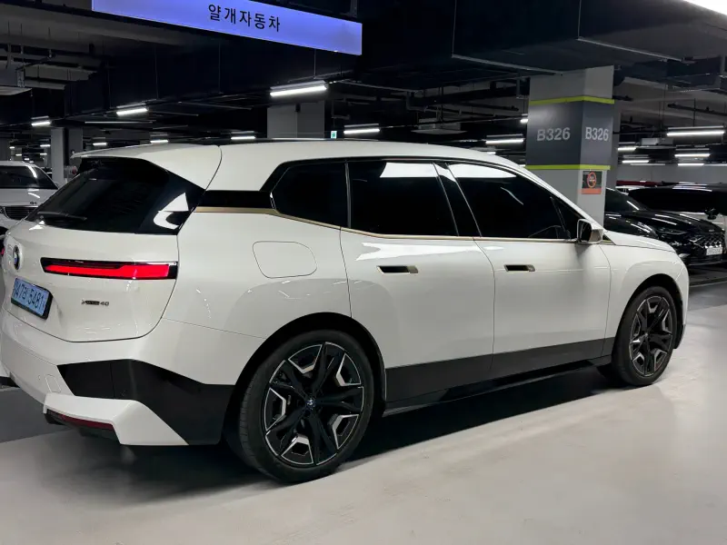 BMW iX