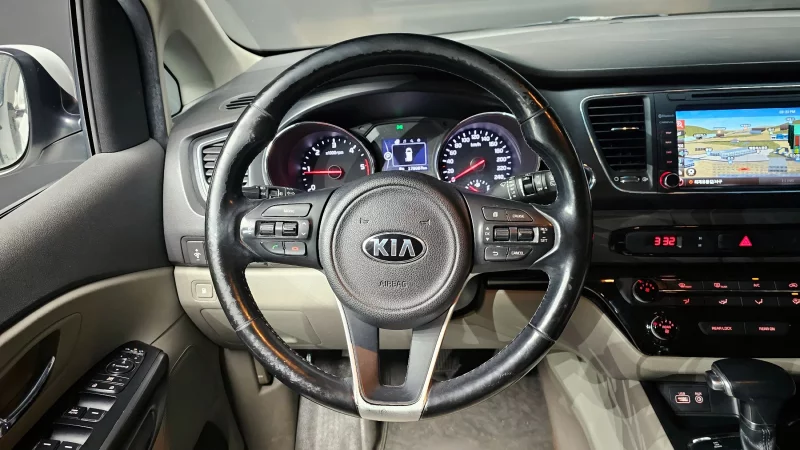Kia Carnival
