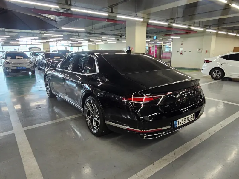 Genesis G90
