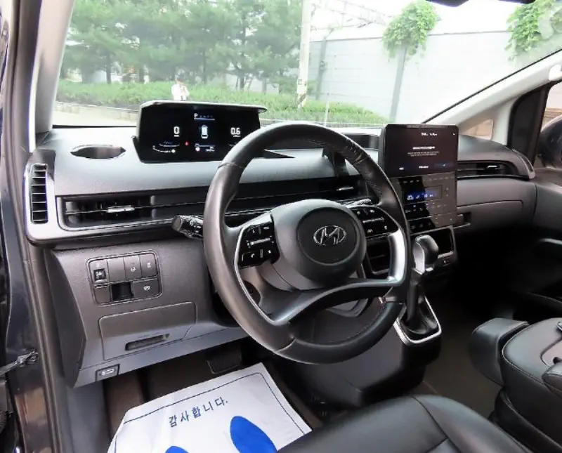 Hyundai Staria