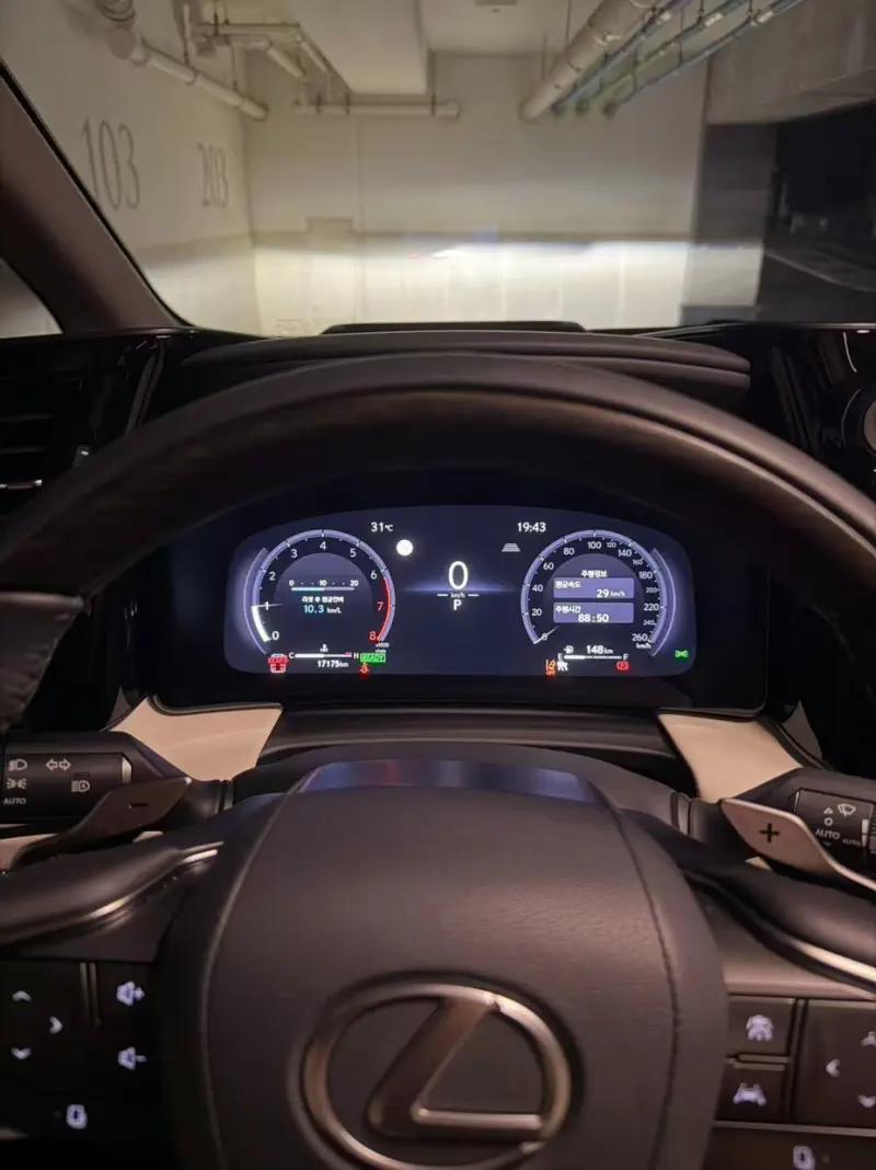 Lexus LM500h