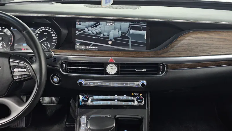 Genesis G90