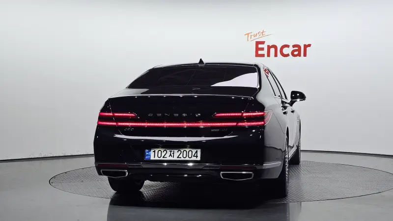 Genesis G90