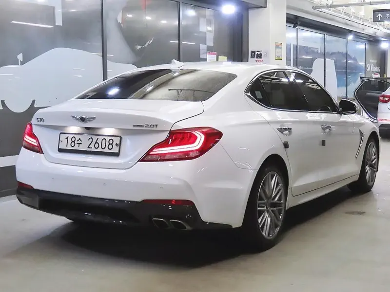Genesis G70