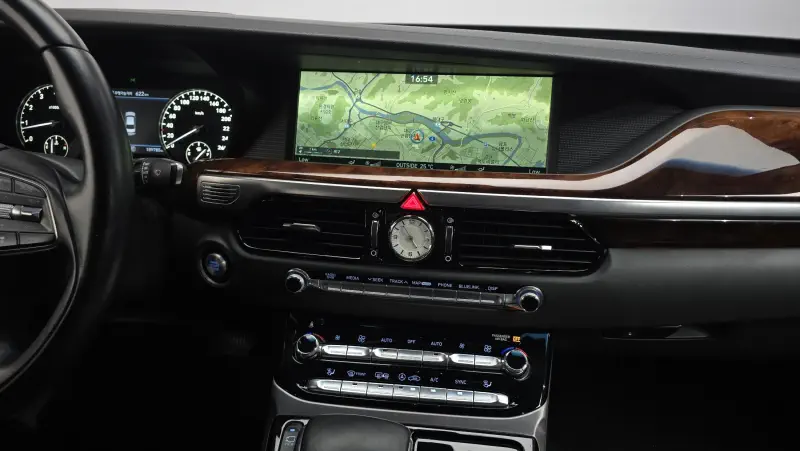 Genesis EQ900