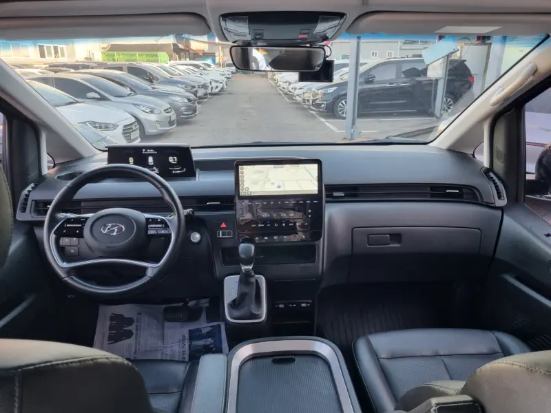Hyundai Staria