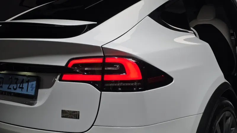 Tesla MODEL X