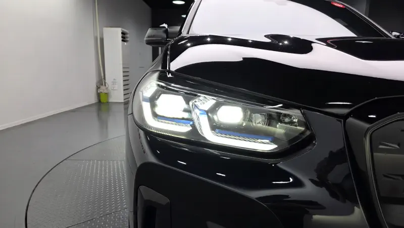 BMW iX3