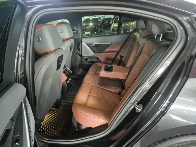 BMW i5