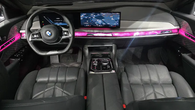 BMW i7