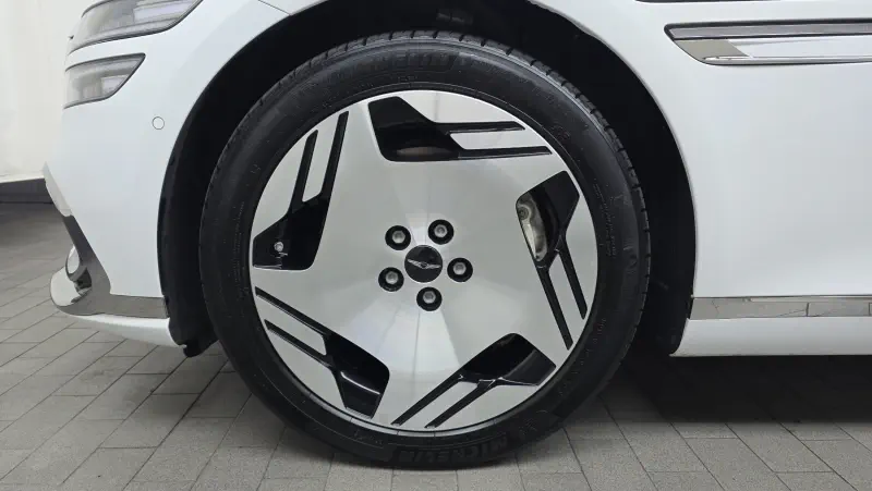 Genesis Electrified G80
