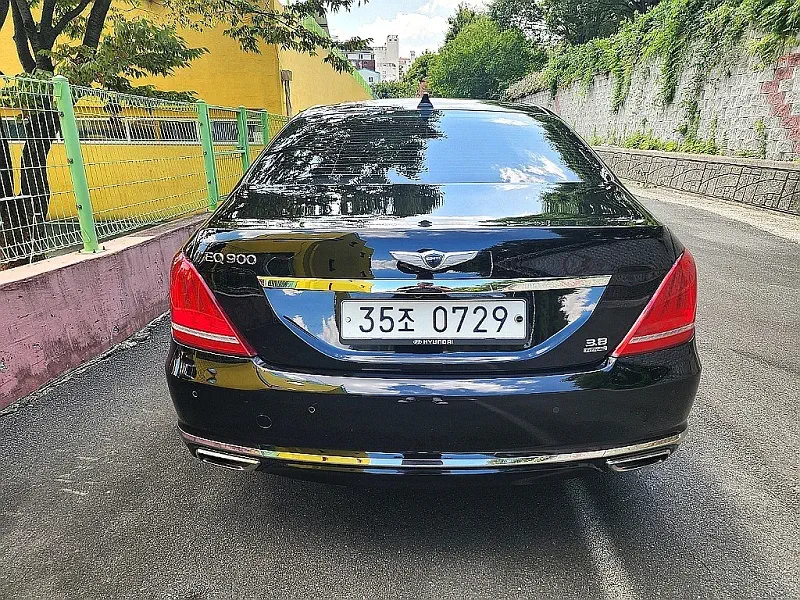Genesis EQ900