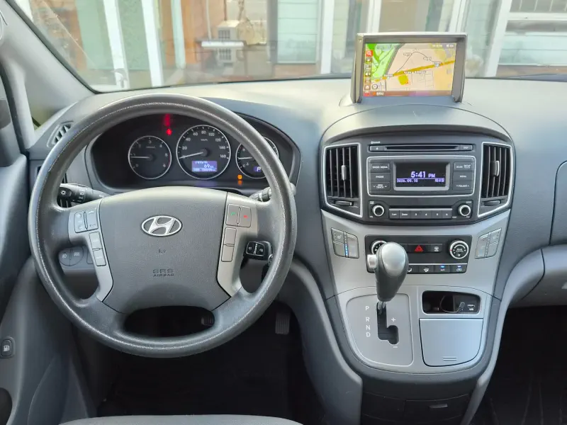 Hyundai Grand Starex