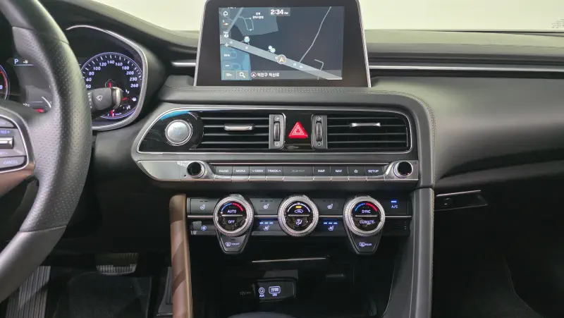Genesis G70