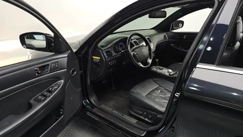Hyundai Genesis