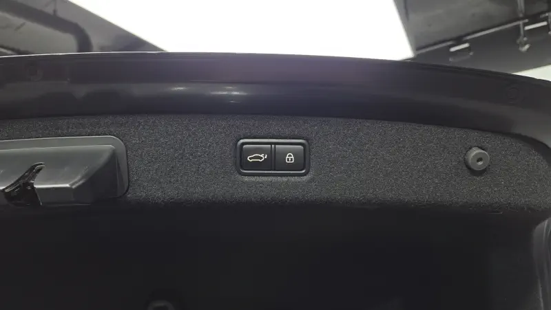 Genesis EQ900