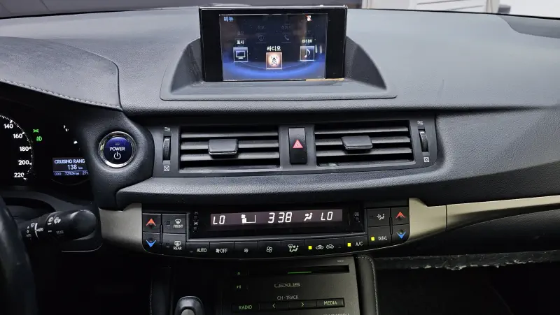 Lexus CT200h