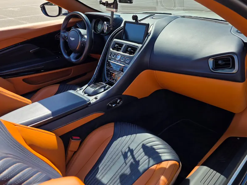 Aston Martin DB11