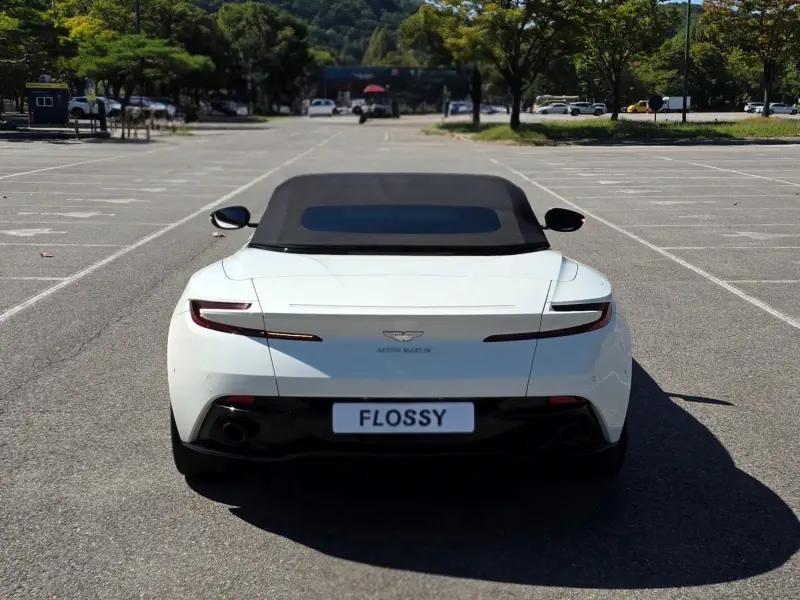 Aston Martin DB11
