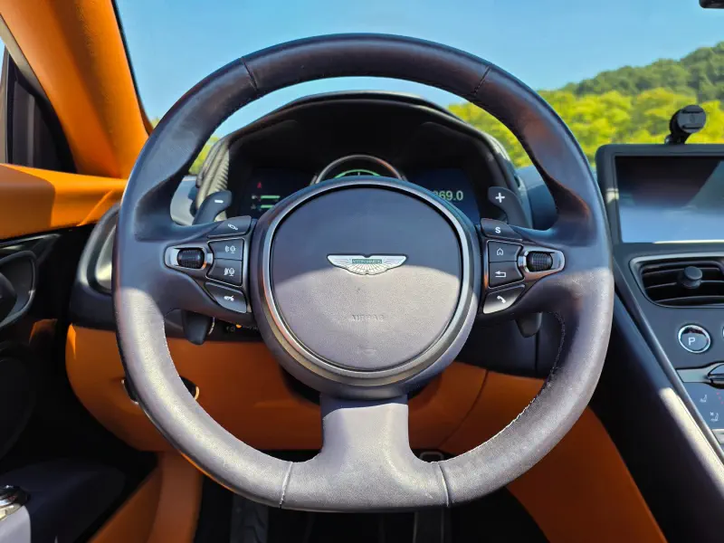 Aston Martin DB11